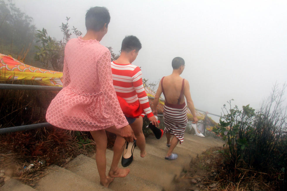 5位丈夫穿裙子踩高跟登爱情天梯