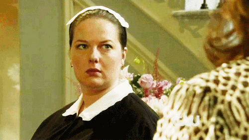 和男友约会他避着我频繁看手机,是出轨了吗?