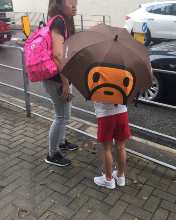 赵薇派保姆车送女儿开学 “小四月”长发及腰外形标致 女神范儿十足 - 6