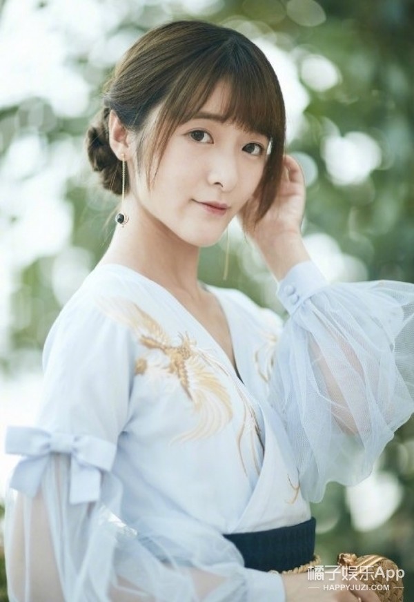 徐娇穿汉服去威尼斯电影节,红毯比拼一不小心