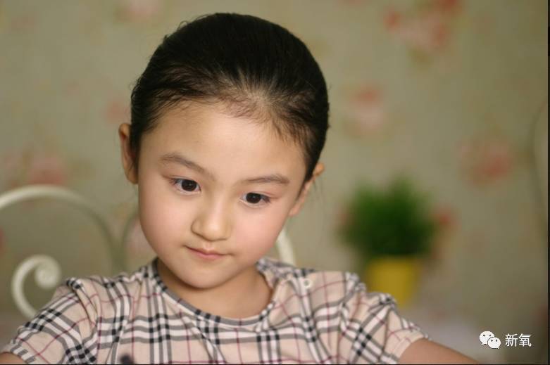 张纪中版本《倚天屠龙记,陆子艺在里面扮演小时候的杨不悔.