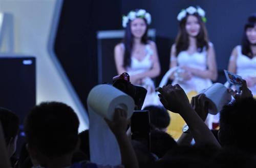 企鹅娘吐槽：你信吗？游泳池竟然让13岁少女怀孕了！