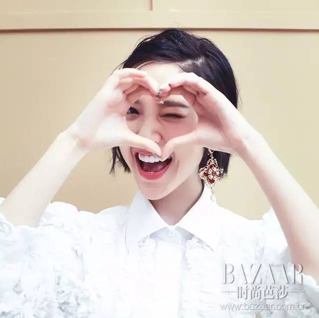 迪丽热巴唐艺昕的刷牙时间没白费，就是比你白了500倍！