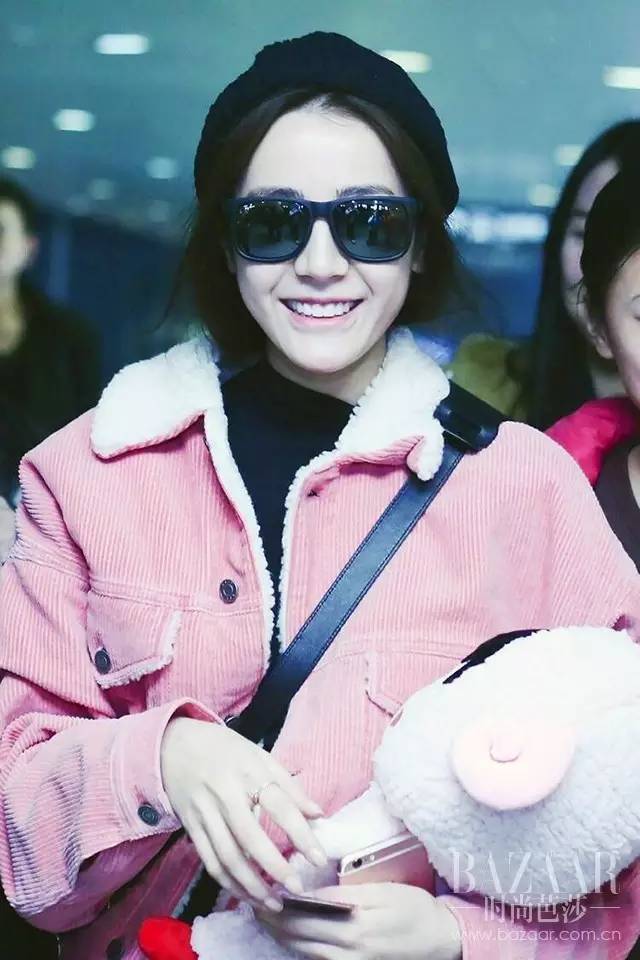 迪丽热巴唐艺昕的刷牙时间没白费,就是比你白