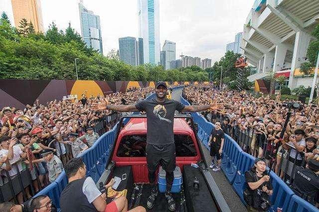 詹姆斯最土豪的女球迷,因詹姆斯爱上nba