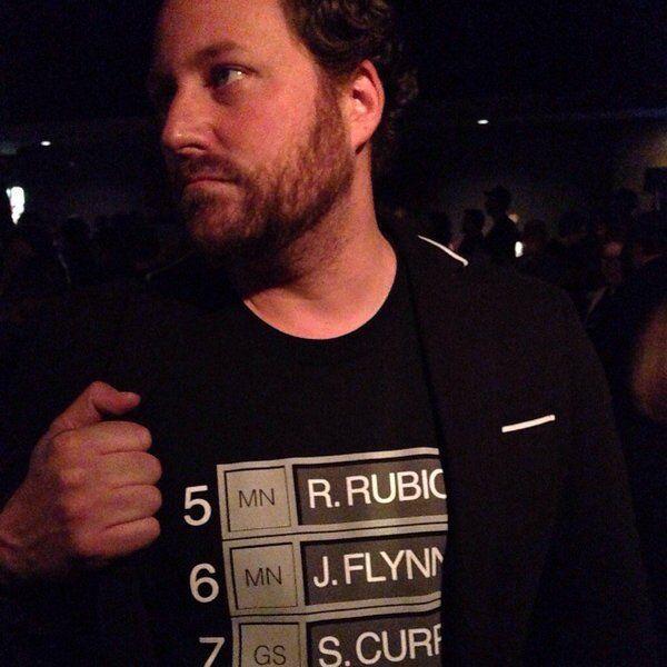 球迷制T恤嘲讽森林狼未选库里_腾讯NBA