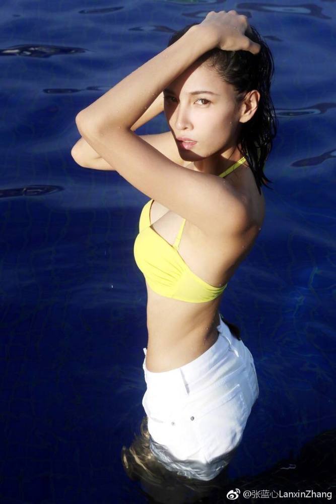 31岁的她曾是国家运动员！被成龙力捧 成为性感女神