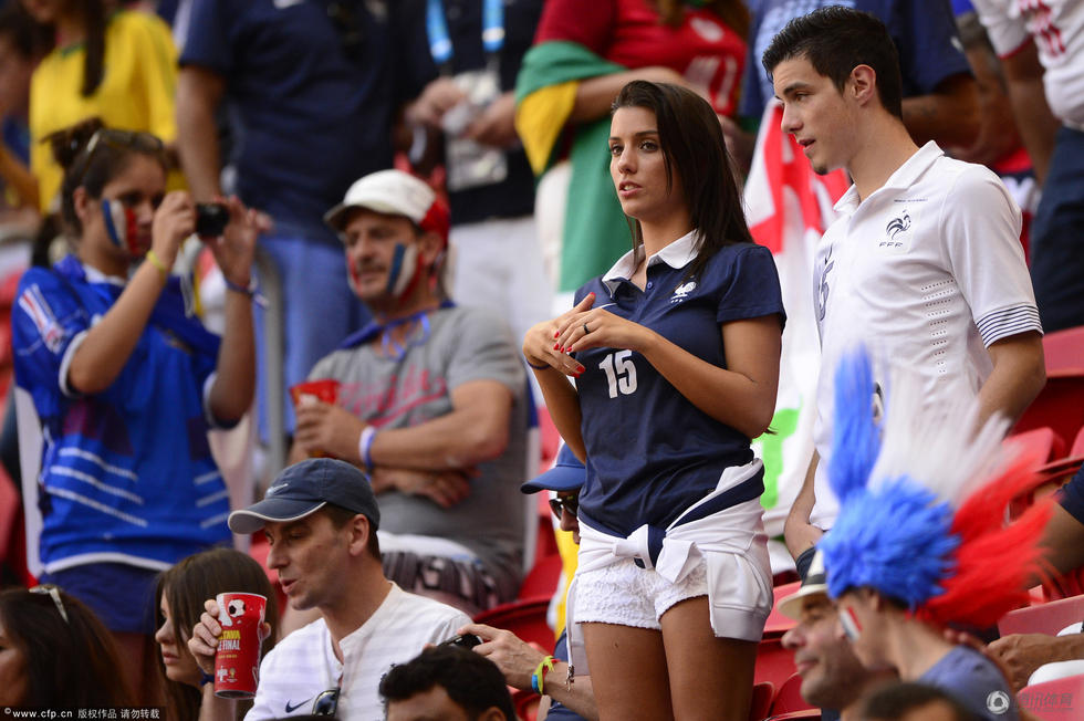 法国VS尼日利亚 法国性感太太团观战_腾讯