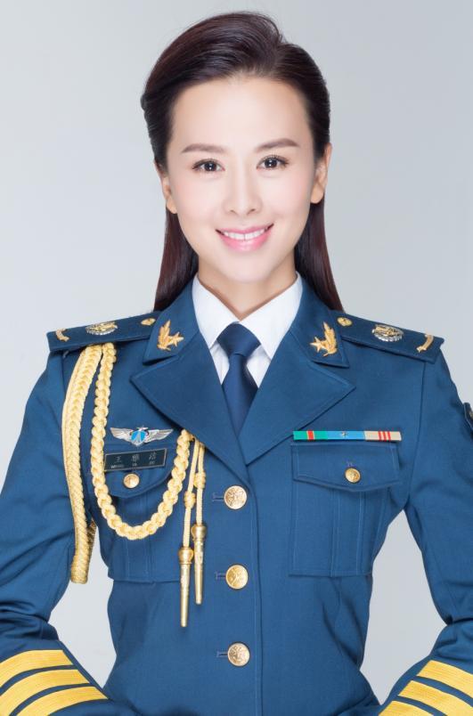 图片说明:空政歌唱家,歌手王雅洁