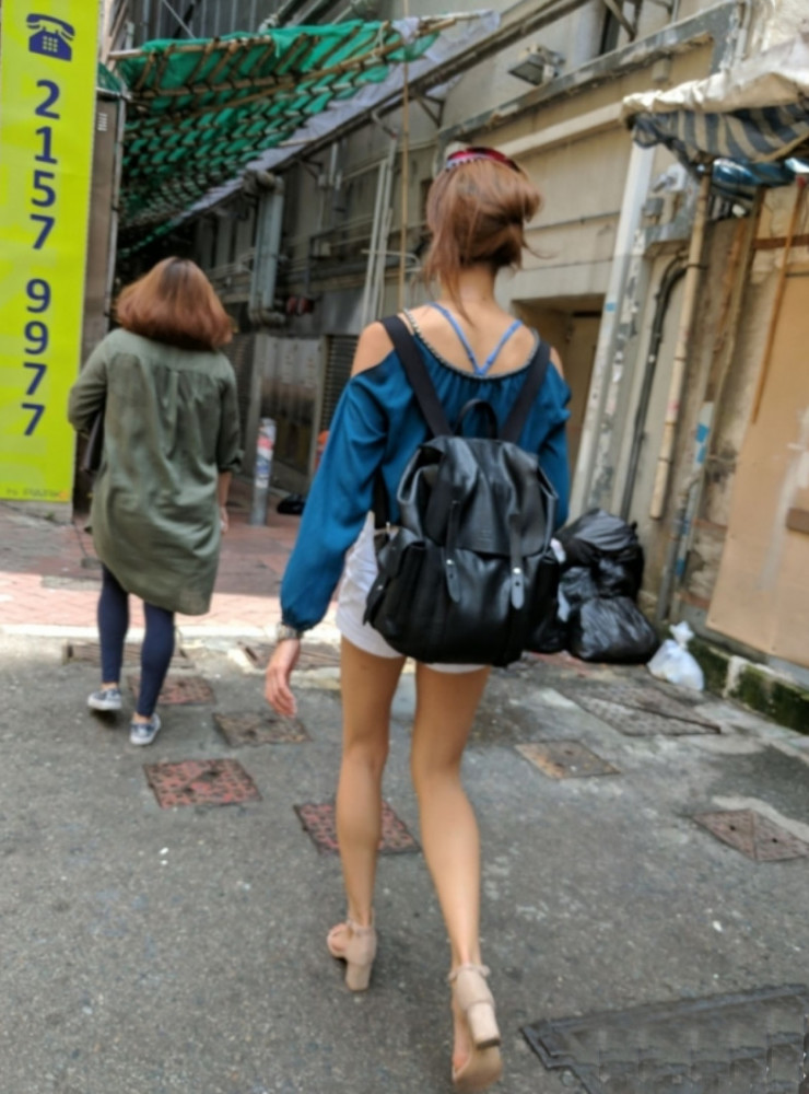 龅牙港姐冠军雷庄儿现身街头 曾志伟直喊：惨不忍睹(组图) - 2