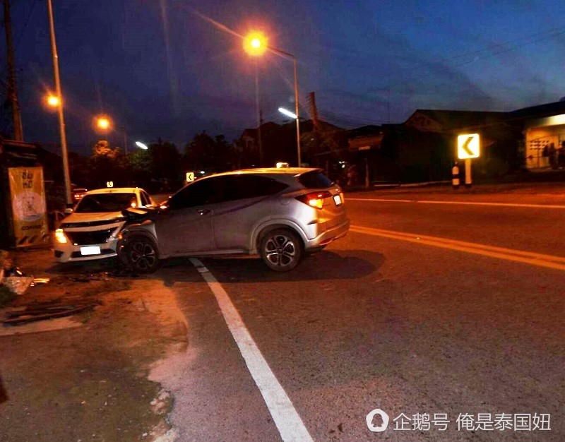 中国游客在泰国租车自驾游发生事故，现场一片狼藉（组图） - 3