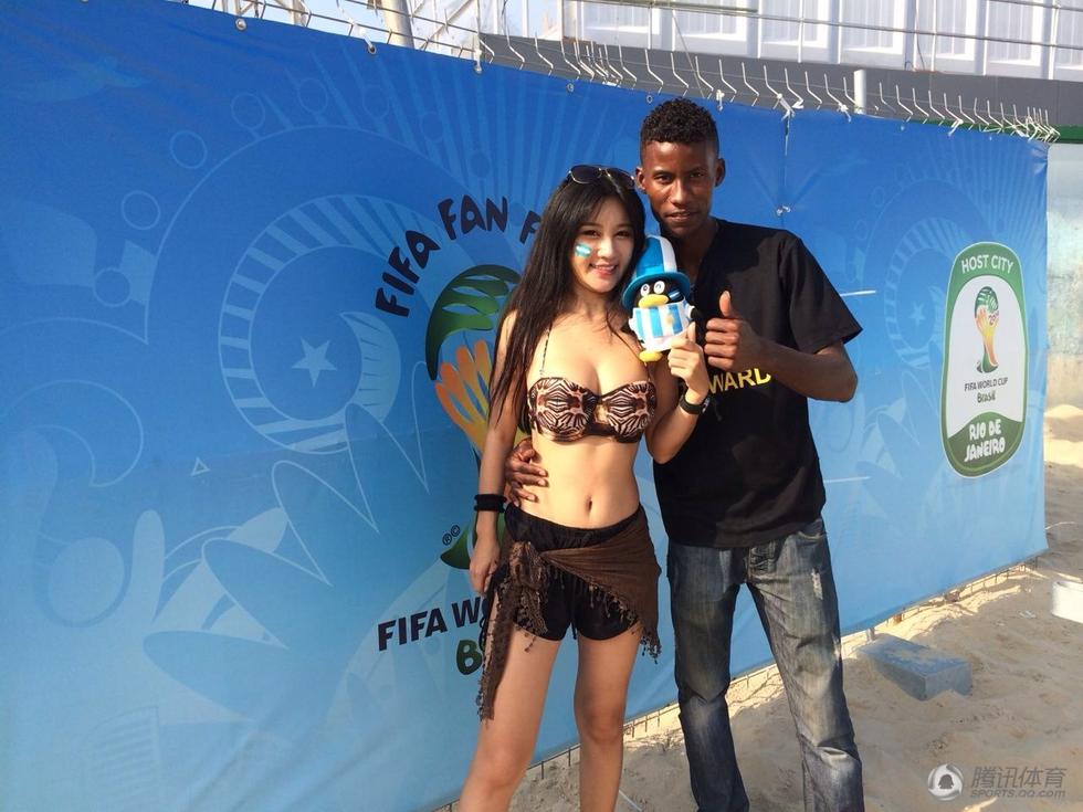 冠军宝贝樊玲前赴巴西 惹火身材引注目