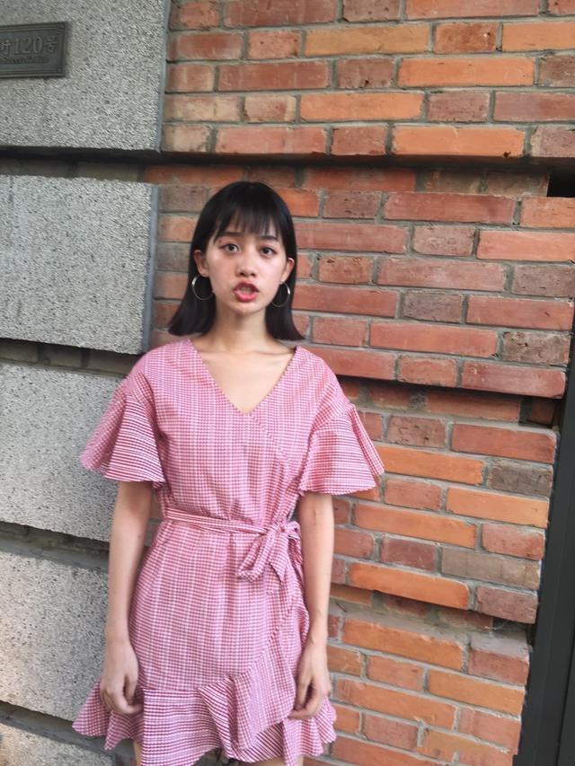 杨幂经纪公司新签艺人撞脸景甜,未出道就是作