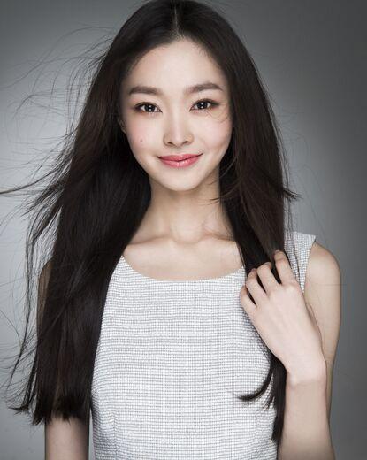 杨幂经纪公司新签艺人撞脸景甜,未出道就是作