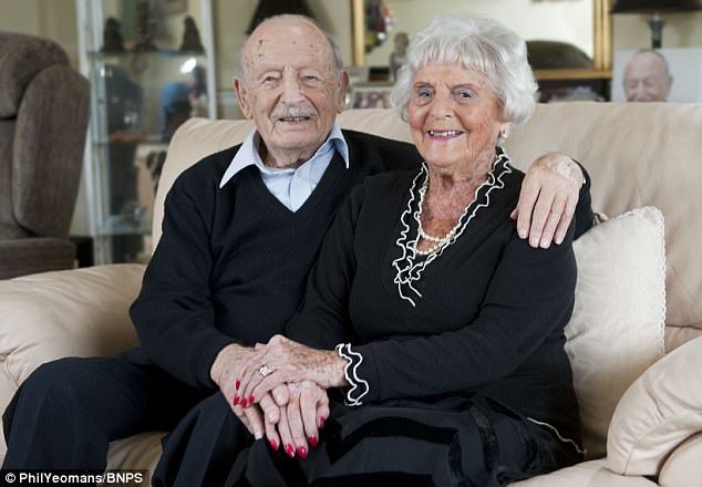 英国百岁老夫妇结婚83年 只争吵过一次（组图） - 1