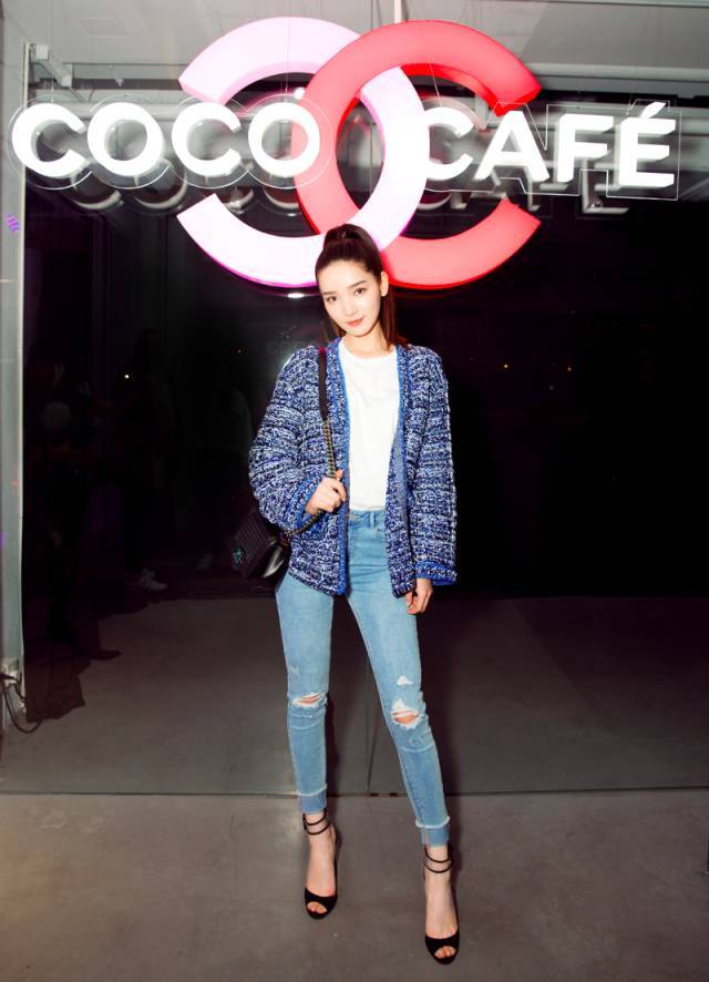 杨幂小师妹撞脸钟楚红,有林青霞同款美人沟