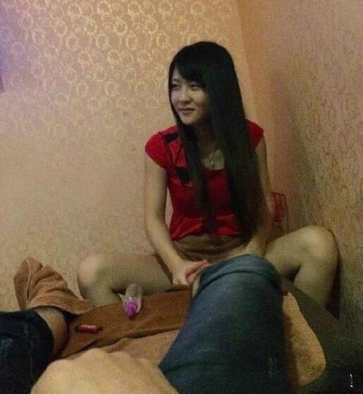 深井冰：给妹子拍照被发现了，她还不好意思了