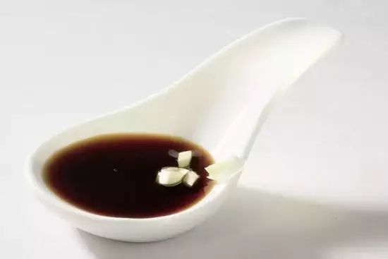 吃酱油会不会变黑?这里有打酱油的正确姿势