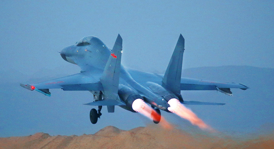 中国空军歼16战机曝光换低可视涂装:飞机上面