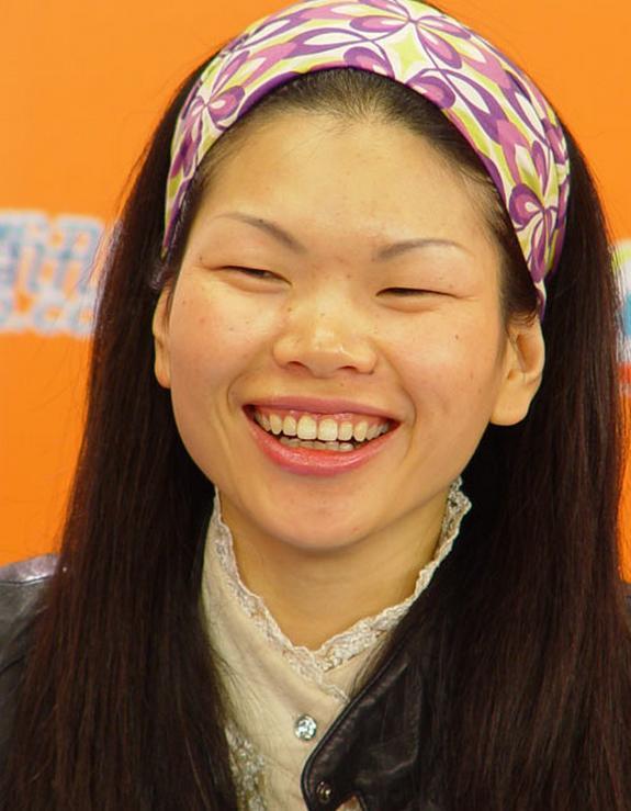 出生草根而又长相奇特,18岁凭一张照片成超模