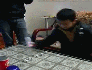 深井冰：给妹子拍照被发现了，她还不好意思了