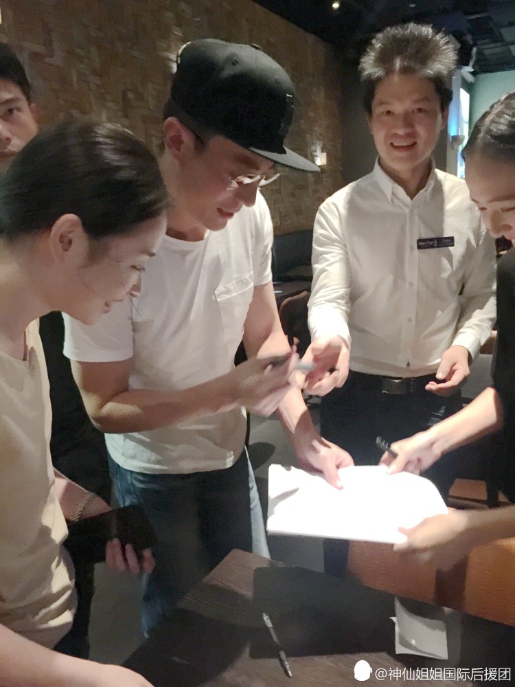 霍建华这张路透太神,从监控画面看还是盛世美