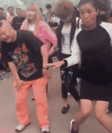 尬舞真是不断突破我的世界观啊,王八舞大家瞻仰下!