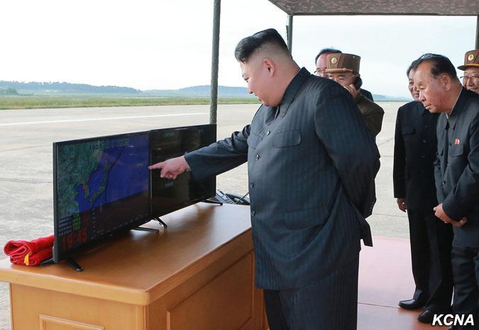 金正恩亲自上阵指导导弹发射：确保炸得特朗普不敢再乱说话！(组图) - 2
