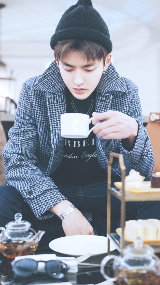 男神吴亦凡最新造型太雷人,被网友调侃是不是