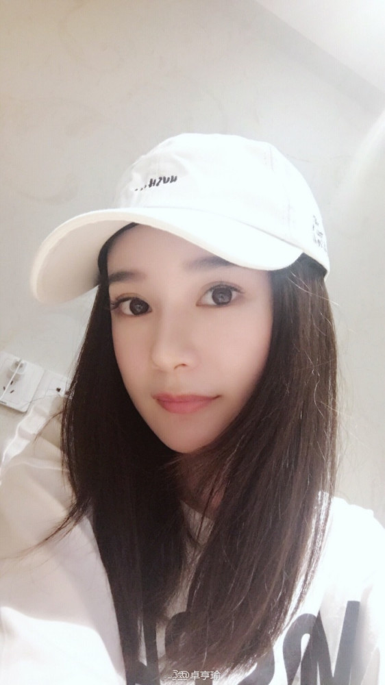 杨幂替身晒近照 脸到身材完全复制本尊（组图） - 4