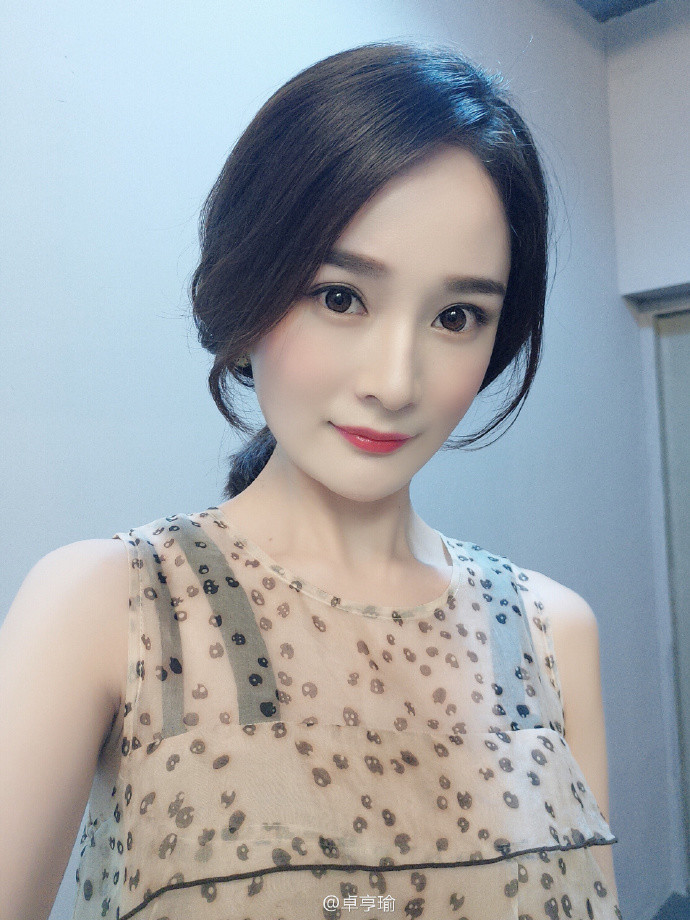 杨幂替身晒近照 脸到身材完全复制本尊（组图） - 8