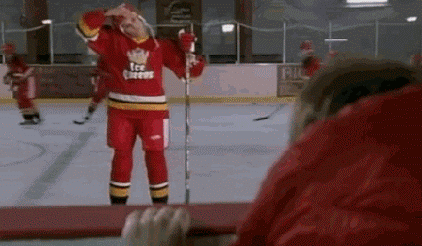 精选搞笑gif图:小姐姐,话筒好吃么?