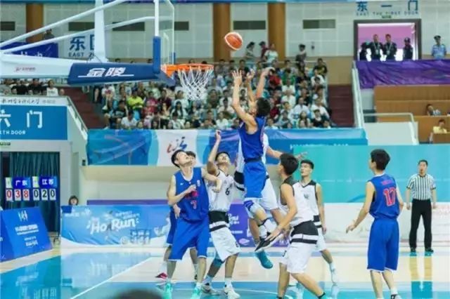深圳学子代表广东夺全国学生运动会男篮冠军