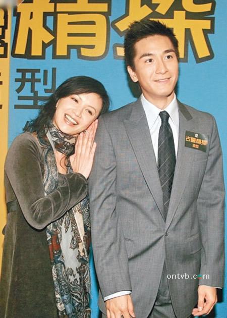 期间虽曾与艺人马国明传出爱情,但最终也无疾而终.