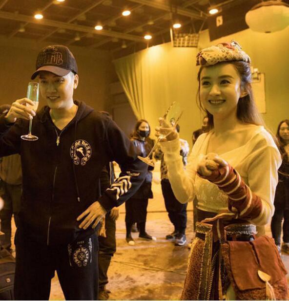 赵丽颖奔冯绍峰家过夜！共度10小时被抓包(组图) - 9