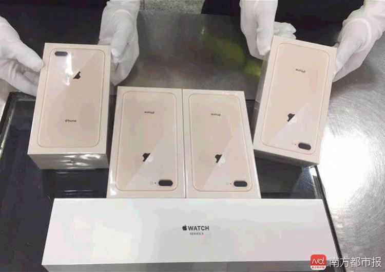 发售首天!4台未拆封金色iPhone8在深圳口岸被