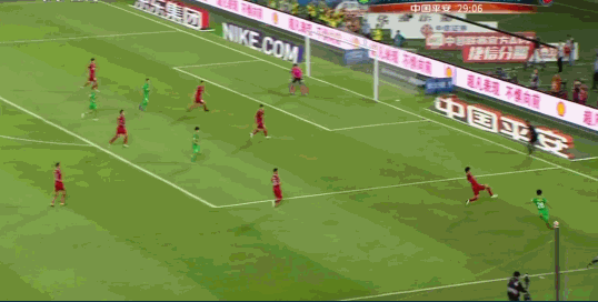 GIF-奥斯卡推射杨智小门破门 博阿斯抗议裁判被罚出场