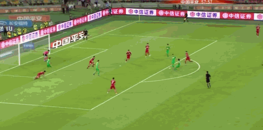 GIF-奥斯卡推射杨智小门破门 博阿斯抗议裁判被罚出场