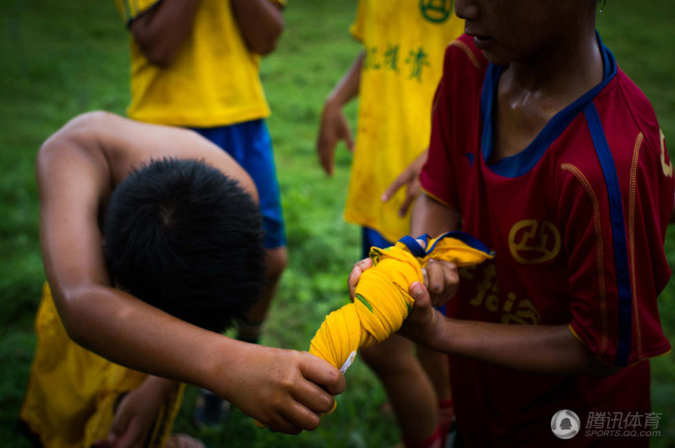 图刊:丽江儿童的足球梦