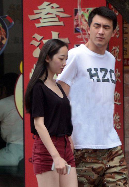 林更新两任女友坐一起看秀好尴尬，素颜女神王丽坤被蒋梦婕秒杀！