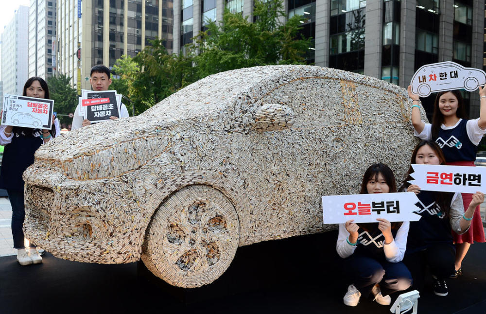 他们用12万烟头造“汽车”呼吁戒烟（组图） - 1