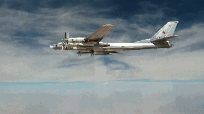 发射巡航导弹中