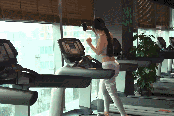 日本巨乳美女涉谷由里教你如何在健身时正确拍照