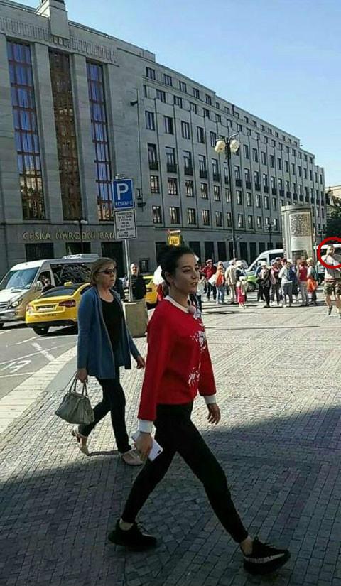 迪丽热巴到底有多美?现身国外看老外的眼神就