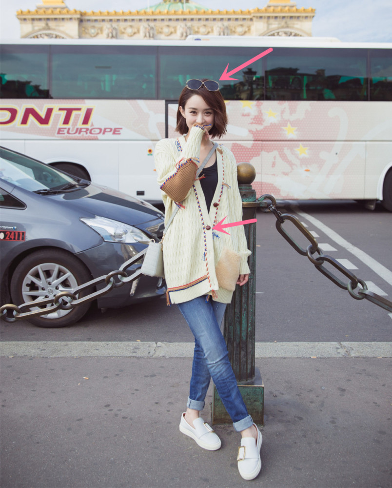 赵丽颖身穿4千+大牌毛衣街拍,撞衫刘雯!土气得