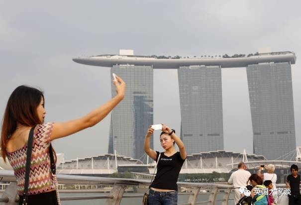 晕！中国旅游团将伦敦大火楼当景点，激怒英国人，遣返导游，自拍不能无底线 - 24