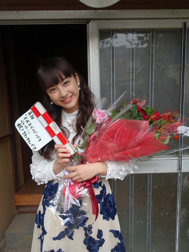 《虽说是未成年》12月上映 真夫妻联手派狗粮