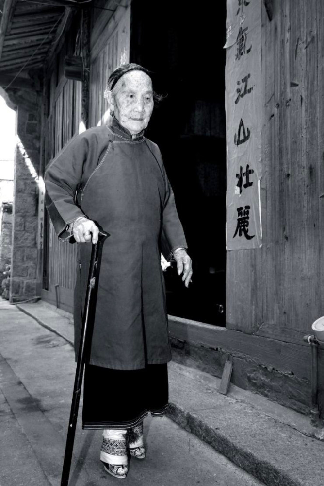 镜头下:国内最后的小脚老人