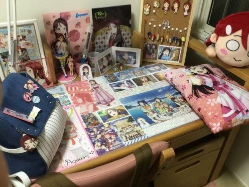 惨！日本女生因LL收藏品被扔而抓狂