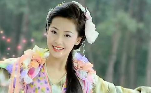 张卫健当年背负巨额欠债，只有她不离不弃嫁给他，可惜至今无子女 - 1